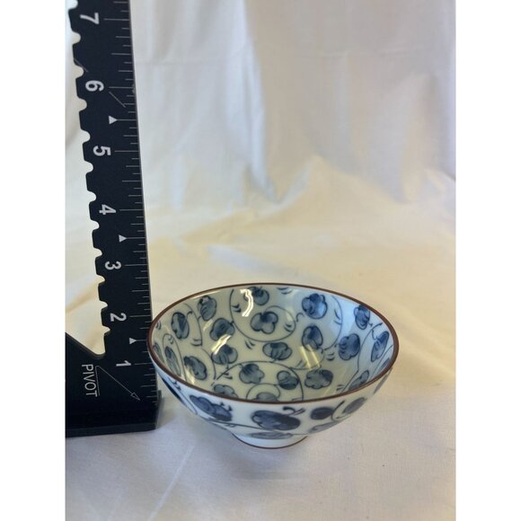 Vintage Blue & White Porcelain Mino Ware Japanese Rice Bowl With Floral Design - Picture 2 of 2